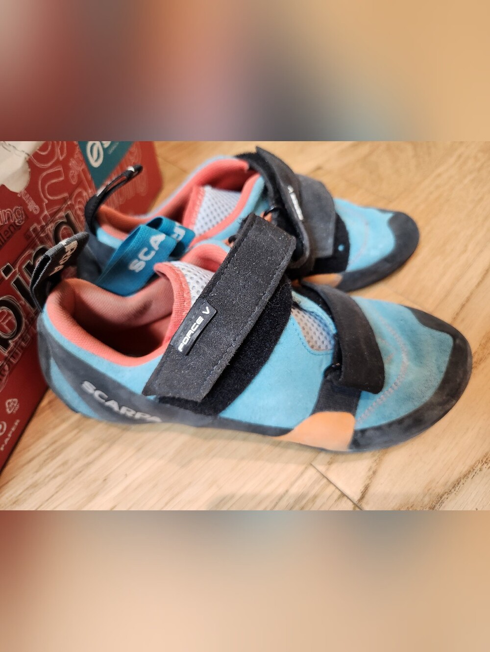 Scarpa Climbing Shoes, 40.5 Or 8 2/3